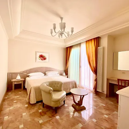 Aurelia Hotel