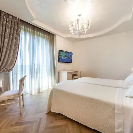 Aurelia 4*