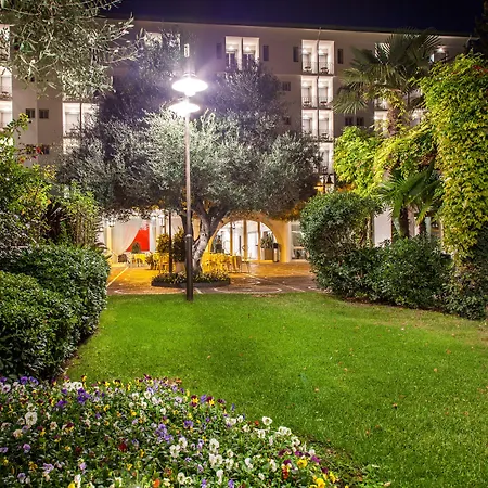 奥雷利亚酒店 4*